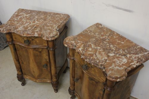 PAIR OF ITALIAN WALNUT BEDSIDE TABLES - ADDITIONAL PHOTO 2