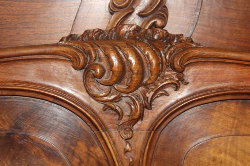 FINE QUALITY KING SIZE SOLID WALNUT BED - ADDITIONAL PHOTO 3