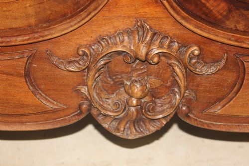 FINE QUALITY KING SIZE SOLID WALNUT BED - ADDITIONAL PHOTO 4