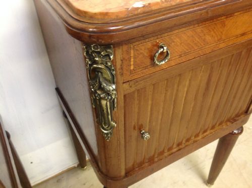 PAIR OF BEDSIDE TABLES - ADDITIONAL PHOTO 5