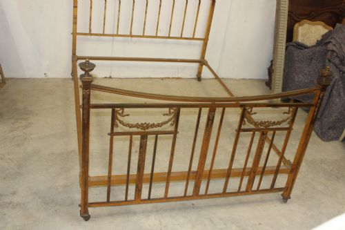 good quality brass bed - CATEGORY: ANTIQUE BEDS - DATED 1920