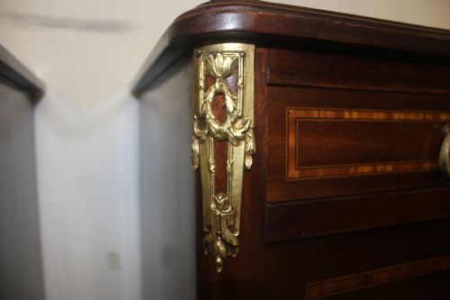 PAIR OF MAHOGANY EDWARDIAN BEDSIDE TABLES - ADDITIONAL PHOTO 5