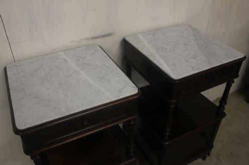 PAIR OF BEDSIDE TABLES - ADDITIONAL PHOTO 3