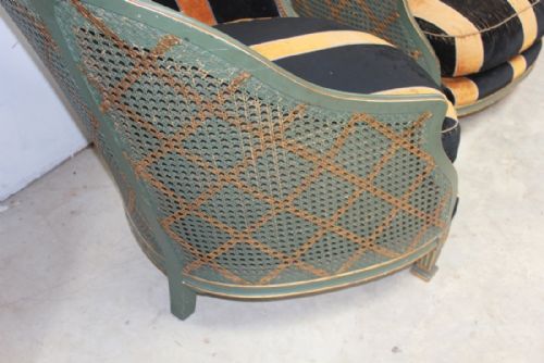 A PAIR OF LARGE ARMCHAIRS - ADDITIONAL PHOTO 6