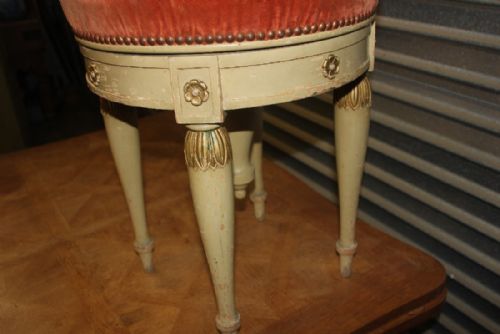 STOOL - ADDITIONAL PHOTO 1