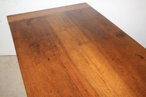 A FINE WALNUT FARMHOUSE TABLE - ADDITIONAL PHOTO 3