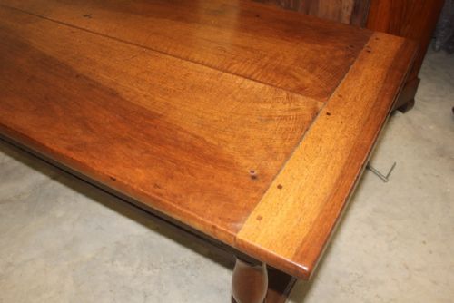 A FINE WALNUT FARMHOUSE TABLE - ADDITIONAL PHOTO 4