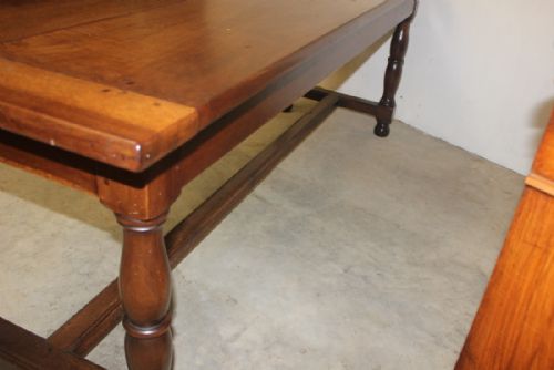 A FINE WALNUT FARMHOUSE TABLE - ADDITIONAL PHOTO 5