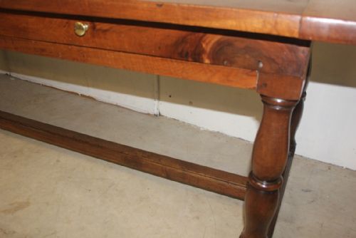 A FINE WALNUT FARMHOUSE TABLE - ADDITIONAL PHOTO 6