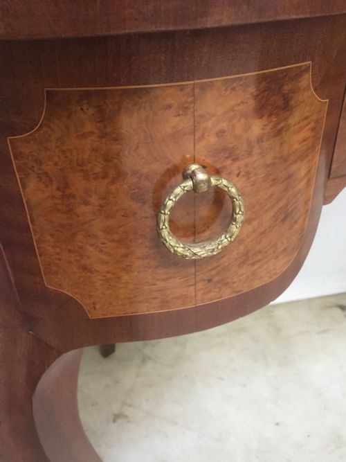 DRESSING TABLE - ADDITIONAL PHOTO 4
