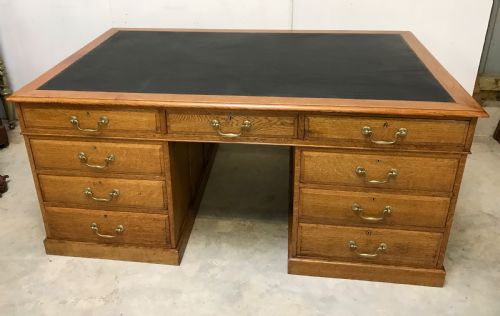oak pedestal desk - CATEGORY: ANTIQUE DESKS - DATED 1920