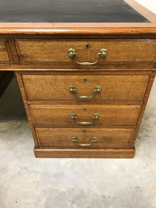 OAK PEDESTAL DESK - ADDITIONAL PHOTO 1