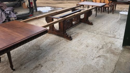 WALNUT DINING TABLE - ADDITIONAL PHOTO 6