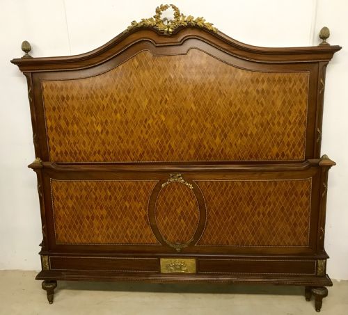 stunning french bed king size - CATEGORY: ANTIQUE BEDS - DATED 19TH CENTURY