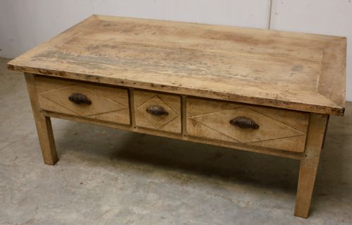 coffee table - CATEGORY: ANTIQUE TABLES - DATED 19TH CENTURY