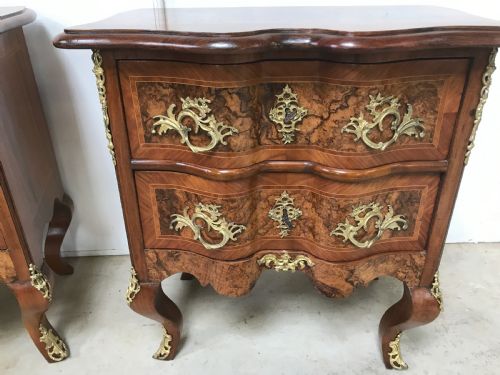 PAIR OF WALNUT COMMODES CHESTS - ADDITIONAL PHOTO 1