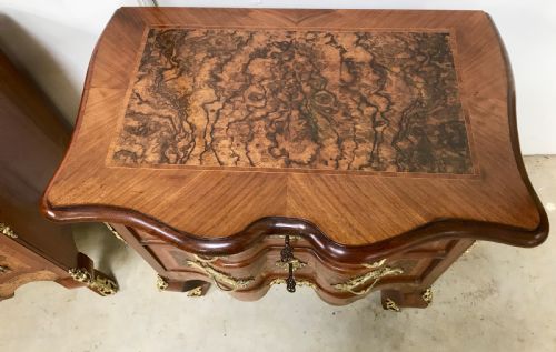 PAIR OF WALNUT COMMODES CHESTS - ADDITIONAL PHOTO 2