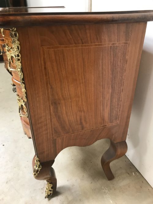 PAIR OF WALNUT COMMODES CHESTS - ADDITIONAL PHOTO 3