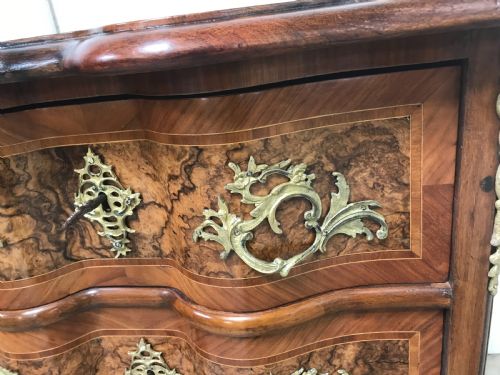 PAIR OF WALNUT COMMODES CHESTS - ADDITIONAL PHOTO 4