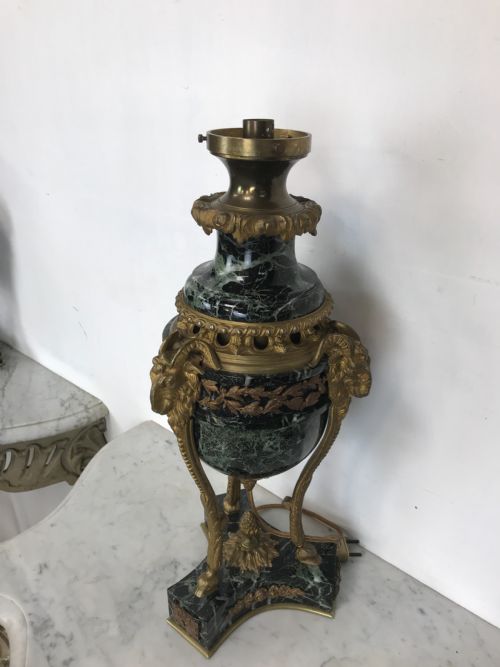 FINE PAIR OF BRONZE AND ORMOLU LAMPS - ADDITIONAL PHOTO 1