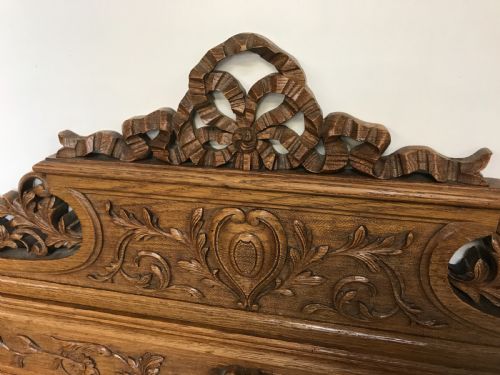 FINE CARVED OAK FRENCH BED KING SIZE - ADDITIONAL PHOTO 4