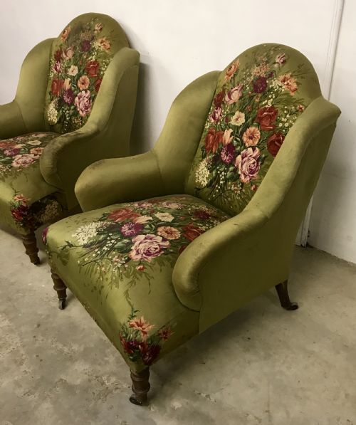 PAIR OF ARMCHAIRS IN HOWARDS STYLE - ADDITIONAL PHOTO 1