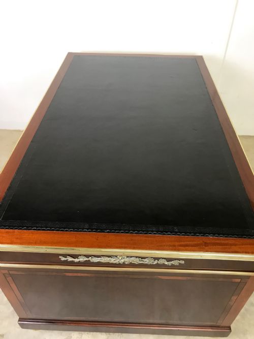 FINE QUALITY ORMOLU MOUNTED PEDESTAL DESK - ADDITIONAL PHOTO 8