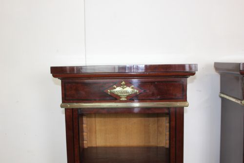 PAIR OF BOOKCASES - ADDITIONAL PHOTO 4