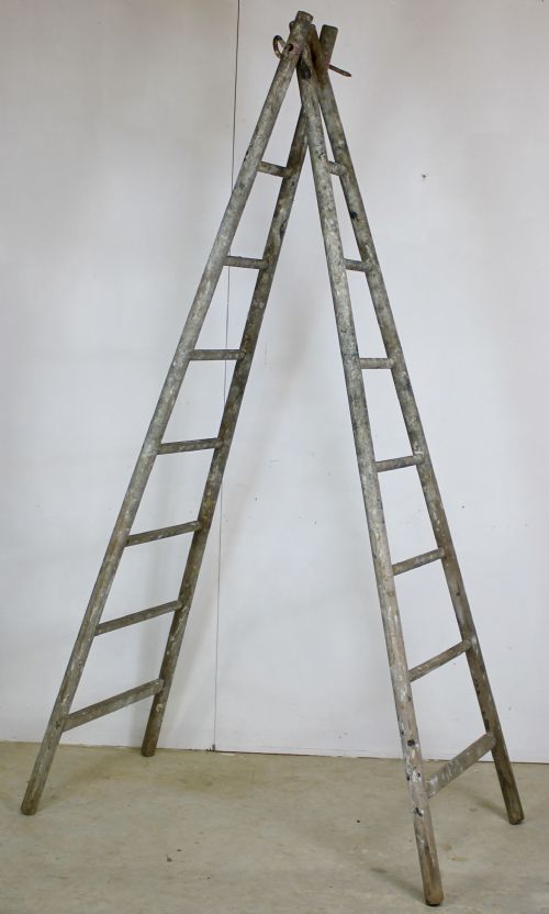 decorators ladder - CATEGORY: ANTIQUE MISCELLANEOUS - DATED 1920
