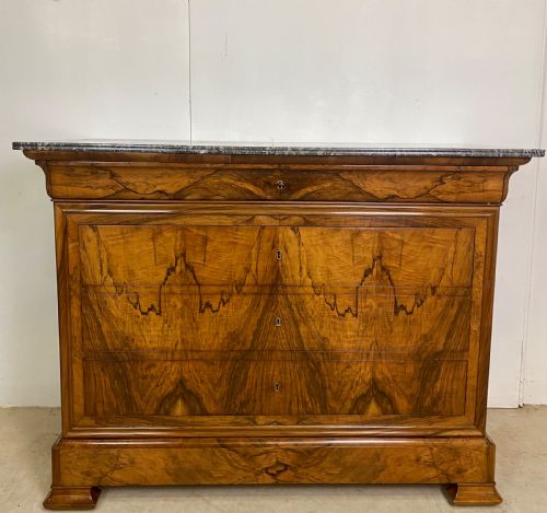 STUNNING FRENCH WALNUT COMMODE - ADDITIONAL PHOTO 2