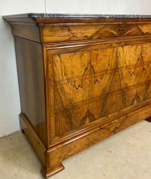 STUNNING FRENCH WALNUT COMMODE - ADDITIONAL PHOTO 3