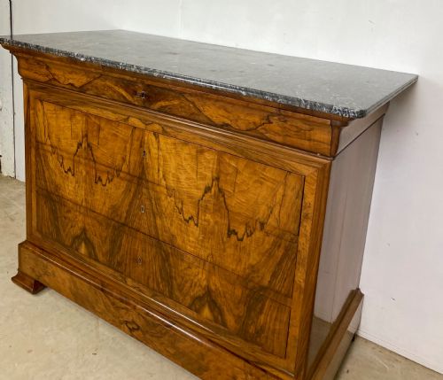 STUNNING FRENCH WALNUT COMMODE - ADDITIONAL PHOTO 5