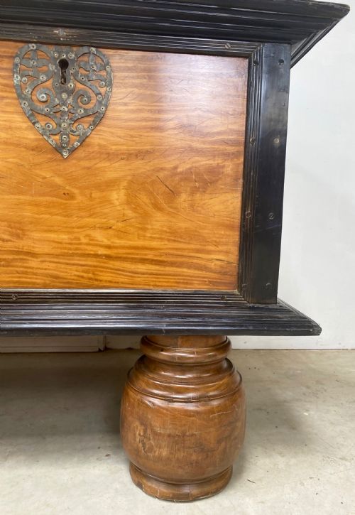 LARGE ANGLOINDIAN COFFER - ADDITIONAL PHOTO 3