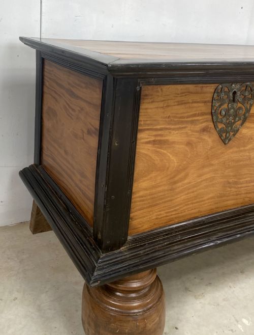 LARGE ANGLOINDIAN COFFER - ADDITIONAL PHOTO 5