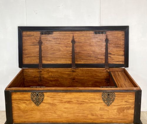 LARGE ANGLOINDIAN COFFER - ADDITIONAL PHOTO 7
