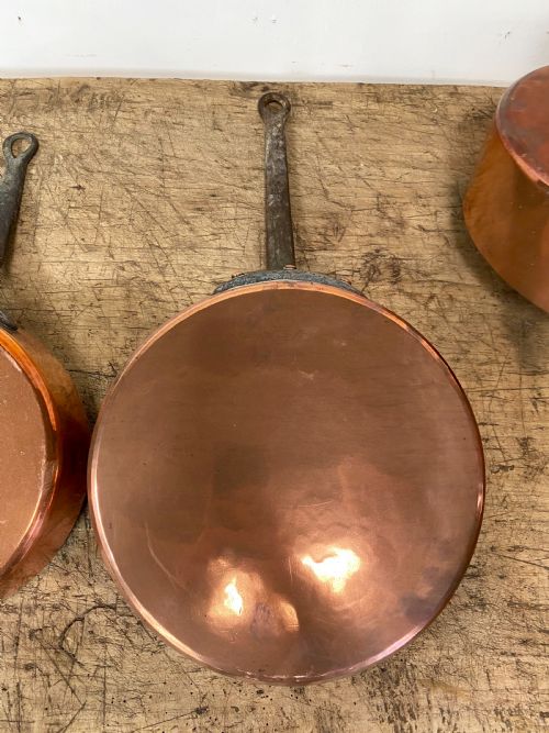 SET OF THREE 19TH CENTURY COPPER PANS - ADDITIONAL PHOTO 3