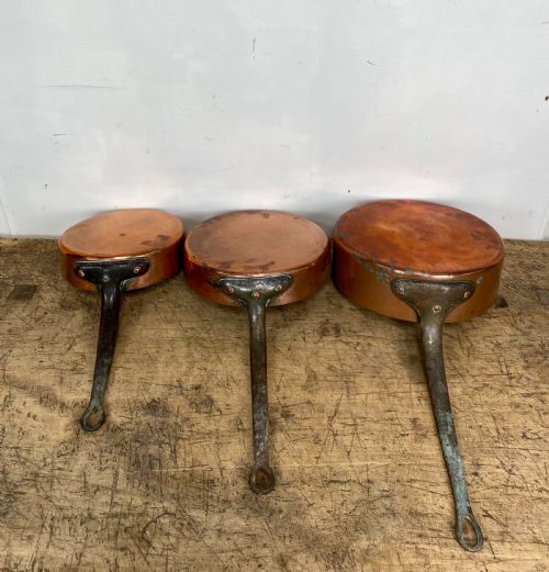 SET OF THREE 19TH CENTURY COPPER PANS - ADDITIONAL PHOTO 4