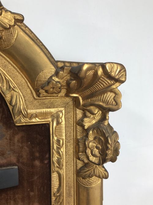 18TH CENTURY FRENCH CRUCIFIX IN CARVED GILT WOOD FRAME - ADDITIONAL PHOTO 2