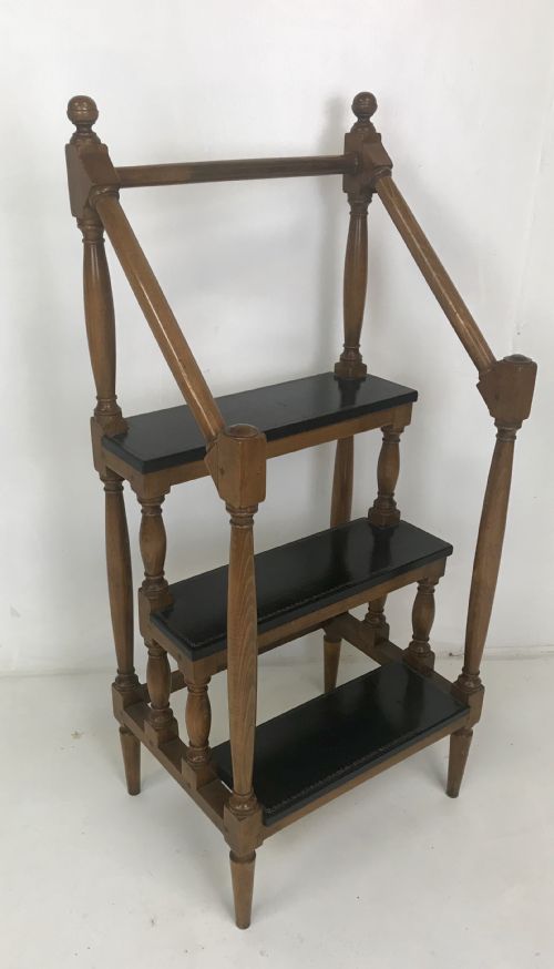 set of library steps - CATEGORY: ANTIQUE MISCELLANEOUS - DATED 1920