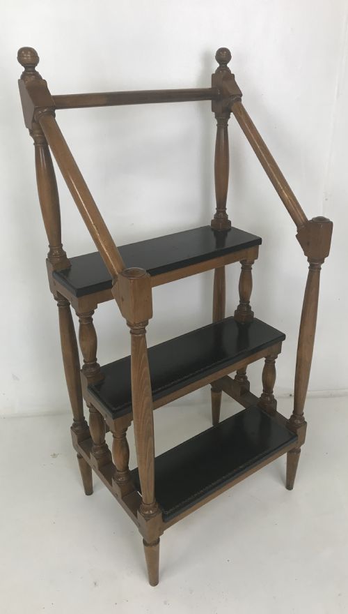 SET OF LIBRARY STEPS - ADDITIONAL PHOTO 1