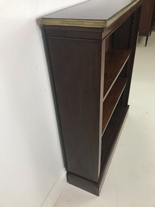 A MAHOGANY AND BRASS OPEN BOOKCASE - ADDITIONAL PHOTO 2