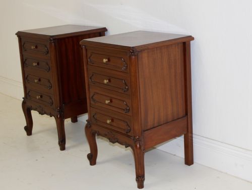 PAIR OF MAHOGANY BEDSIDE TABLES - ADDITIONAL PHOTO 2