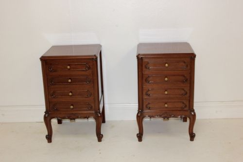 PAIR OF MAHOGANY BEDSIDE TABLES - ADDITIONAL PHOTO 4