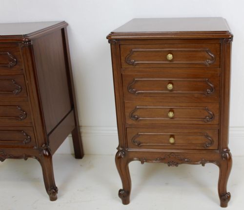 PAIR OF MAHOGANY BEDSIDE TABLES - ADDITIONAL PHOTO 9