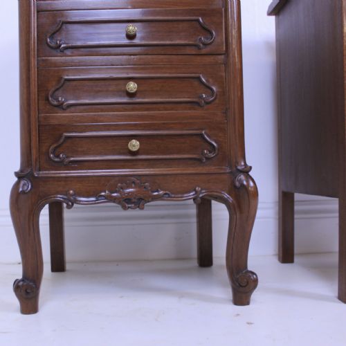 PAIR OF MAHOGANY BEDSIDE TABLES - ADDITIONAL PHOTO 12