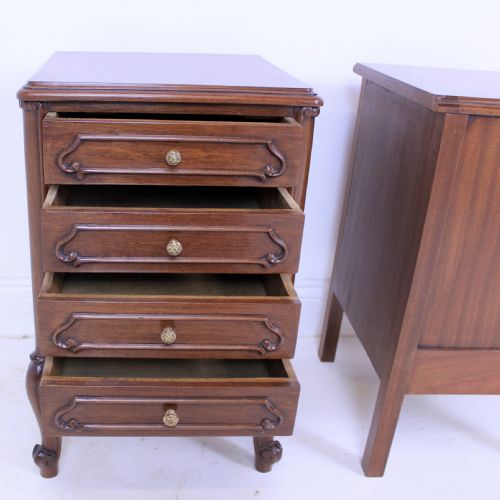 PAIR OF MAHOGANY BEDSIDE TABLES - ADDITIONAL PHOTO 14