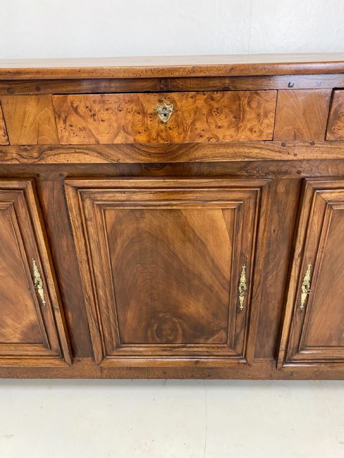 18TH CENTURY FRENCH WALNUT AND BURR ELM ENFILARDE - ADDITIONAL PHOTO 9