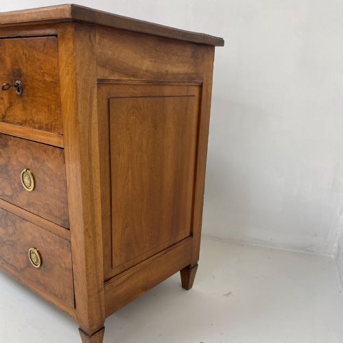 PERIOD WALNUT COMMODE - ADDITIONAL PHOTO 8
