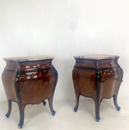 PAIR OF ITALIAN BOMBAY WALNUT NIGHTSTANDS - ADDITIONAL PHOTO 5