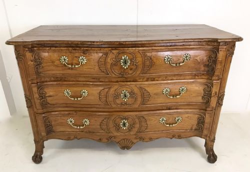 18 TH CENT BURR ASH COMMODE
